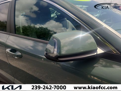 Certified 2024 Kia Niro EX FWD image 8