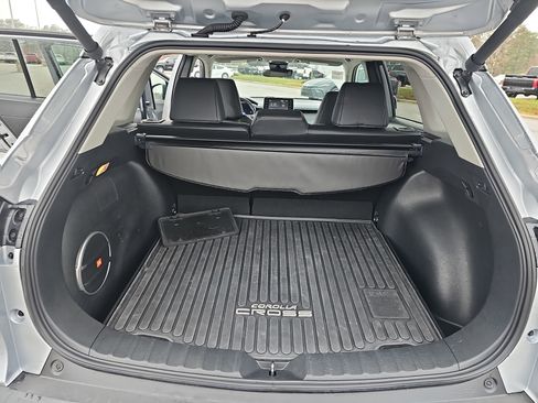 Used 2022 Toyota Corolla Cross XLE image 12