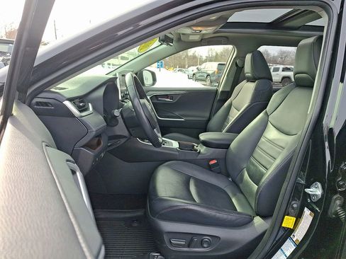 Used 2019 Toyota RAV4 Limited image 14