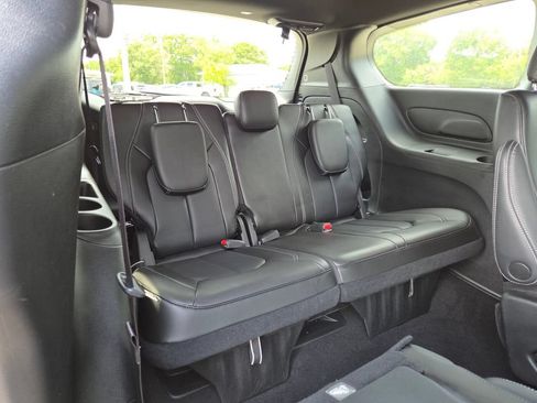 Used 2023 Chrysler Pacifica Touring-L w/ S Appearance Package AWD/4WD image 20