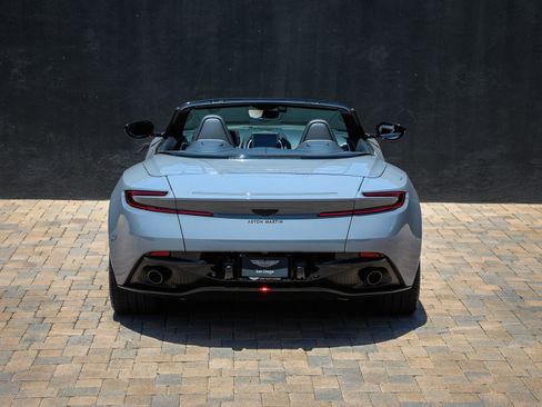 Used 2022 Aston Martin DB11 Coupe RWD image 7