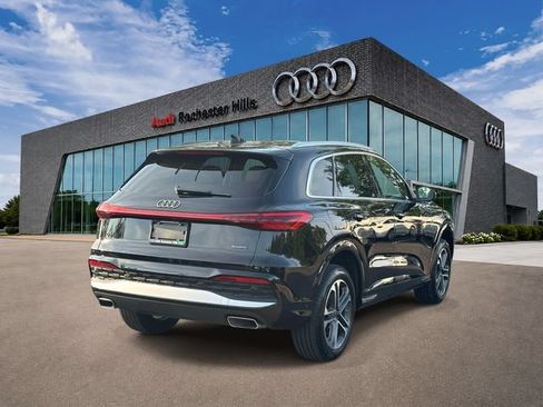 Certified 2025 Audi Q5 Premium w/ Convenience Package AWD/4WD image 5