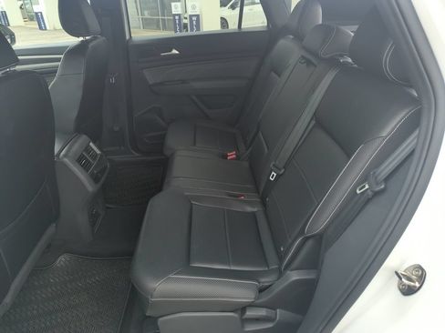 Certified 2021 Volkswagen Atlas Cross Sport SE FWD image 28
