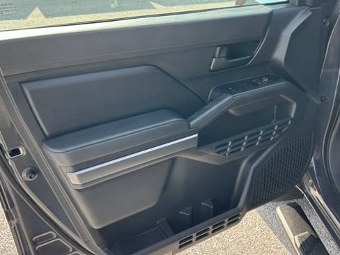 Used 2025 Toyota Tacoma SR5 w/ SR5 Upgrade Package AWD/4WD image 14