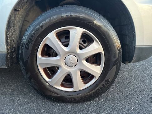 Used 2012 Mitsubishi Outlander ES image 3