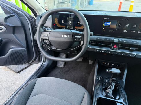 Used 2025 Kia K4 LXS FWD image 34