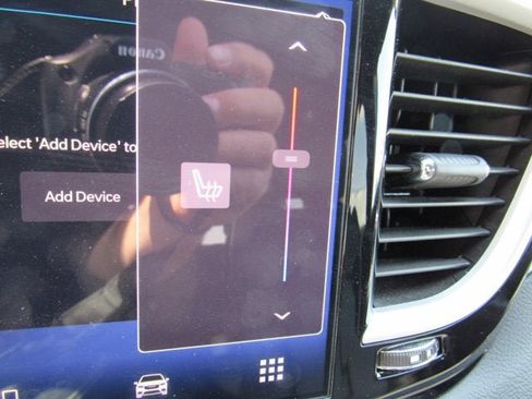 Used 2025 Chrysler Pacifica Select FWD image 19