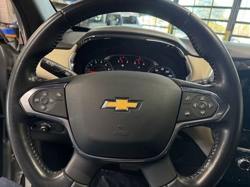 Used 2022 Chevrolet Traverse LT image 19