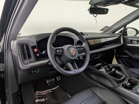 New 2026 Porsche Cayenne S image 4