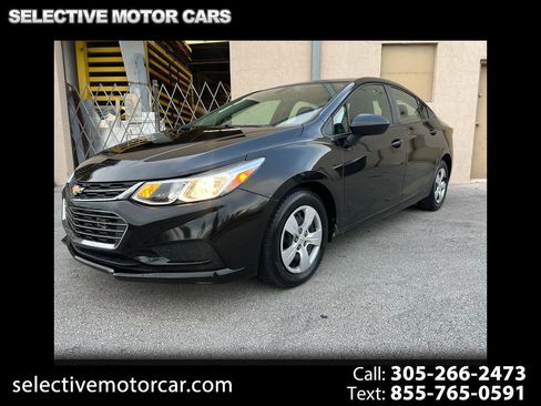 Used 2018 Chevrolet Cruze LS FWD image 1