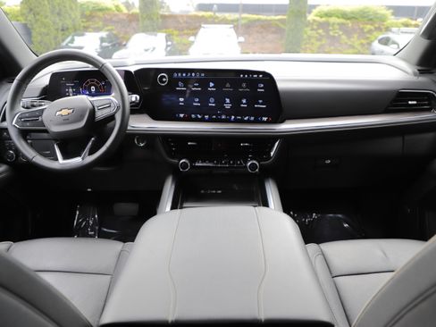 Used 2025 Chevrolet Tahoe Premier AWD/4WD image 13