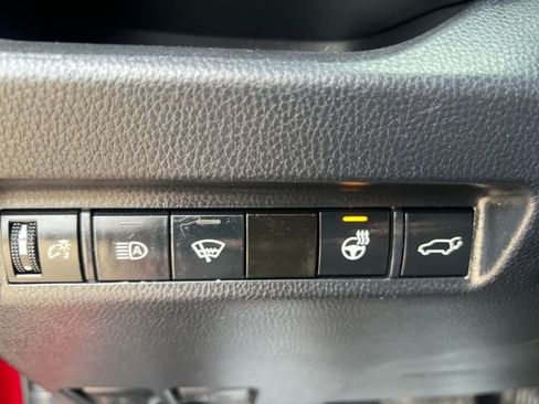 Used 2021 Toyota RAV4 XLE Premium image 28