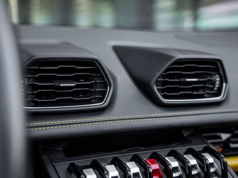 Used 2020 Lamborghini Huracan EVO image 29