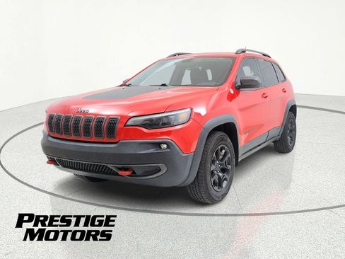 Used 2019 Jeep Cherokee Trailhawk w/ Cold Weather Group AWD/4WD image 3
