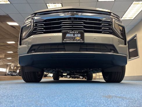 New 2026 Chevrolet Suburban Premier image 17