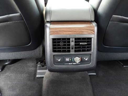 Used 2015 Toyota Avalon Limited image 40