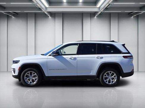 Used 2023 Jeep Grand Cherokee Limited AWD/4WD image 7