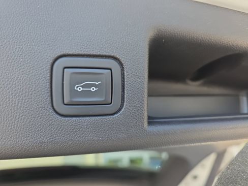 Used 2023 Chevrolet Equinox LT FWD image 13