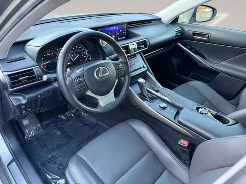 Used 2018 Lexus IS 300 w/ Comfort Package RWD image 11