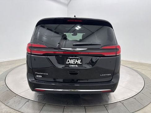 New 2026 Chrysler Pacifica Limited FWD image 6