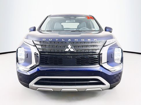 Used 2024 Mitsubishi Outlander SE image 3