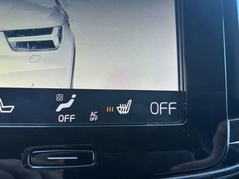 Used 2019 Volvo XC40 T5 Momentum image 25