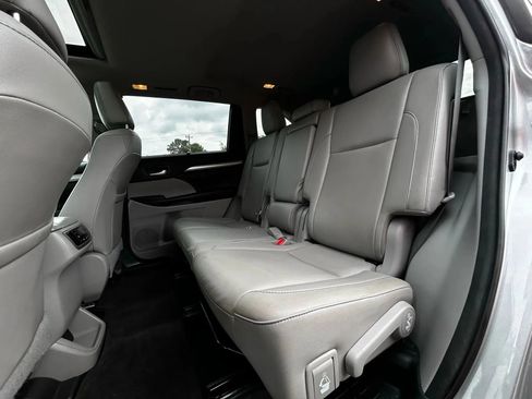 Used 2018 Toyota Highlander XLE image 33