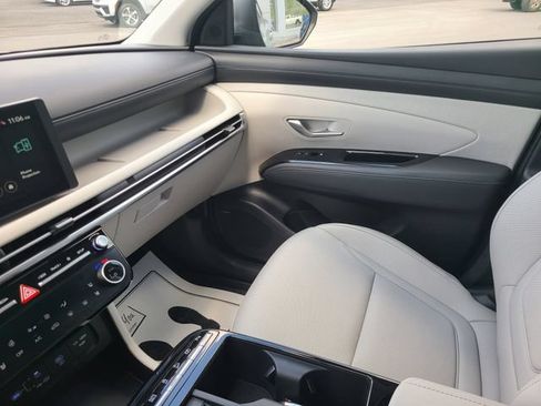 Used 2025 Hyundai Tucson Limited FWD image 15