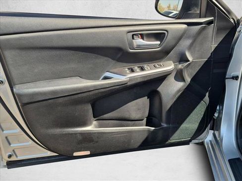 Used 2016 Toyota Camry LE FWD image 10