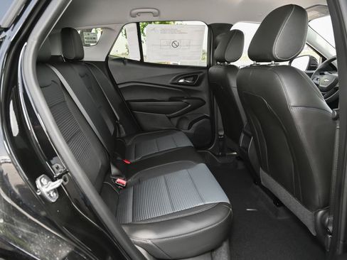 New 2026 Chevrolet Trax LT w/ LPO, Blackout Package image 32