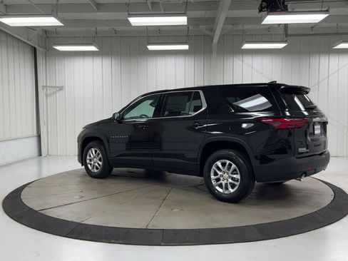 Used 2023 Chevrolet Traverse LS FWD image 6