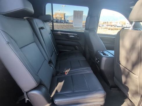 Used 2025 Chevrolet Suburban Z71 image 27