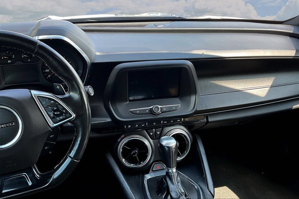 Used 2020 Chevrolet Camaro LT RWD image 9