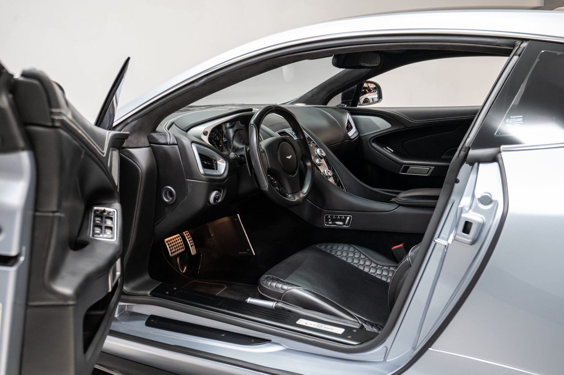 Used 2014 Aston Martin Vanquish Coupe RWD image 27