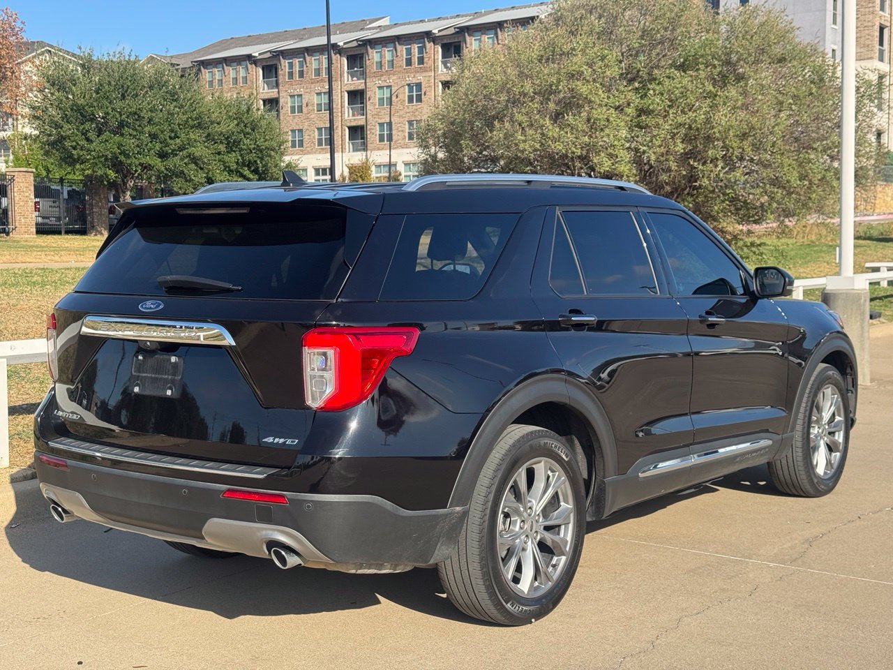 Used 2022 Ford Explorer Limited w/ Equipment Group 301A AWD/4WD image 4