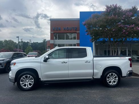 Used 2022 Chevrolet Silverado 1500 LTZ AWD/4WD image 2