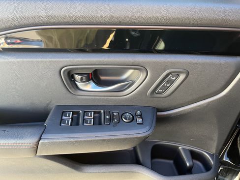 Used 2025 Honda Pilot TrailSport image 18