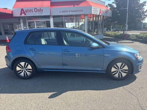 Used 2016 Volkswagen e-Golf SE w/ DC Fast Charging Package image 4