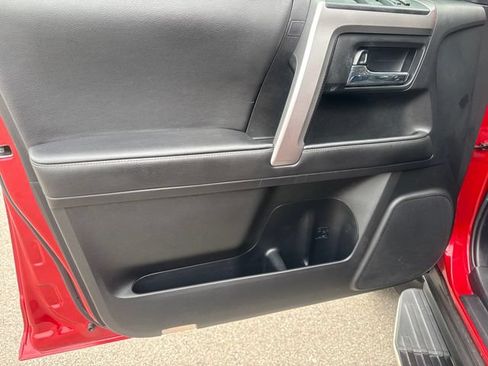 Used 2022 Toyota 4Runner SR5 Premium w/ Moonroof Package RWD image 13