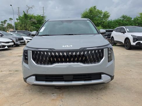 New 2027 Kia Carnival LX FWD image 3