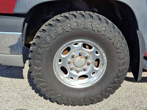 Used 2004 Chevrolet Silverado 2500 LT w/ Skid Plate Package image 6