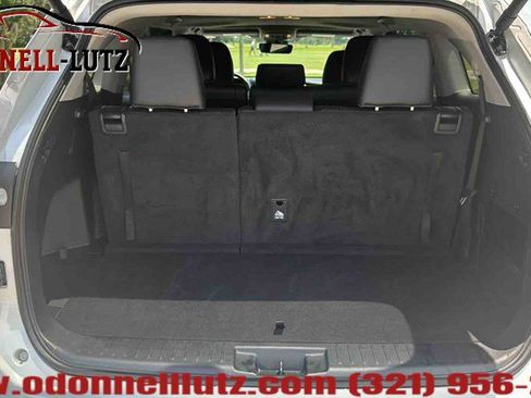 Used 2024 Toyota Highlander XLE FWD image 6