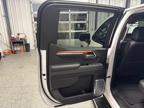 Used 2023 GMC Sierra 1500 Denali w/ Technology Package AWD/4WD image 16