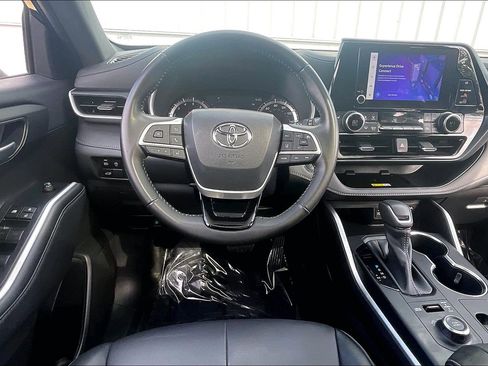 Used 2023 Toyota Highlander XSE AWD/4WD image 6