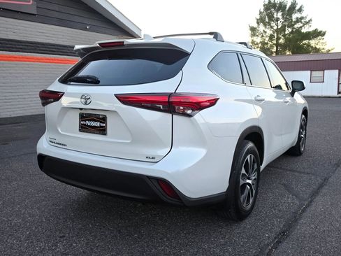 Used 2021 Toyota Highlander XLE FWD image 5