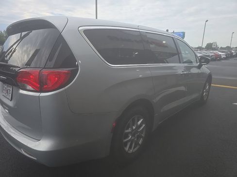 Used 2023 Chrysler Voyager LX FWD image 4