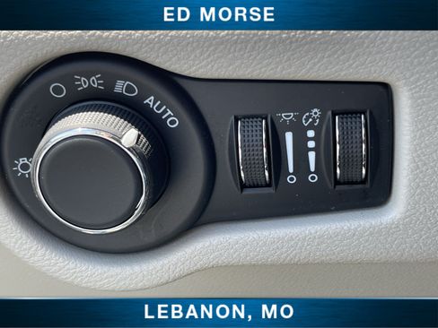 Used 2024 Chrysler Voyager LX FWD image 17