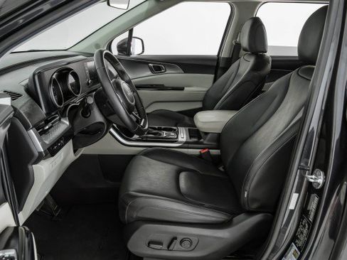 Used 2023 Kia Carnival LX FWD image 29