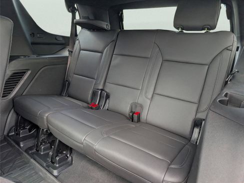 Used 2025 Chevrolet Tahoe Z71 w/ Z71 Off-Road Package AWD/4WD image 31