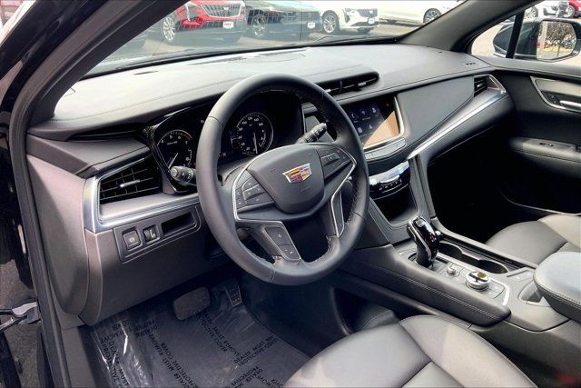 Used 2025 Cadillac XT5 Luxury w/ LPO, Floor Liner Package AWD/4WD image 14